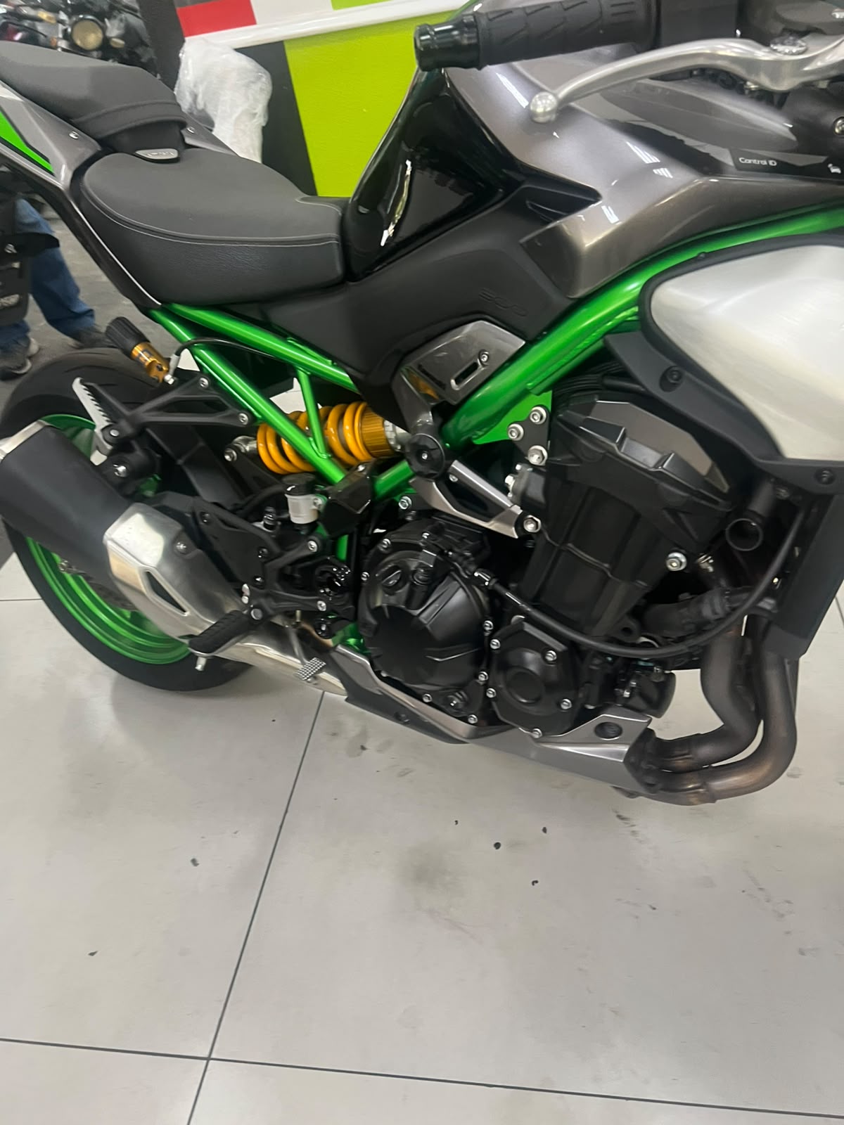 KAWASAKI Z900 R EDITION