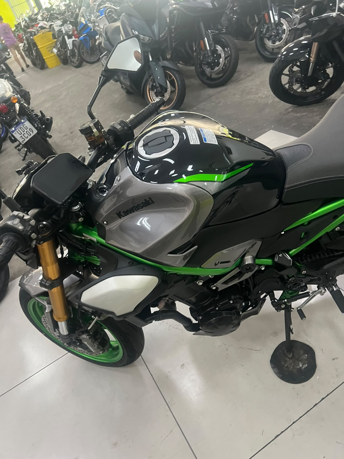 KAWASAKI Z900 R EDITION