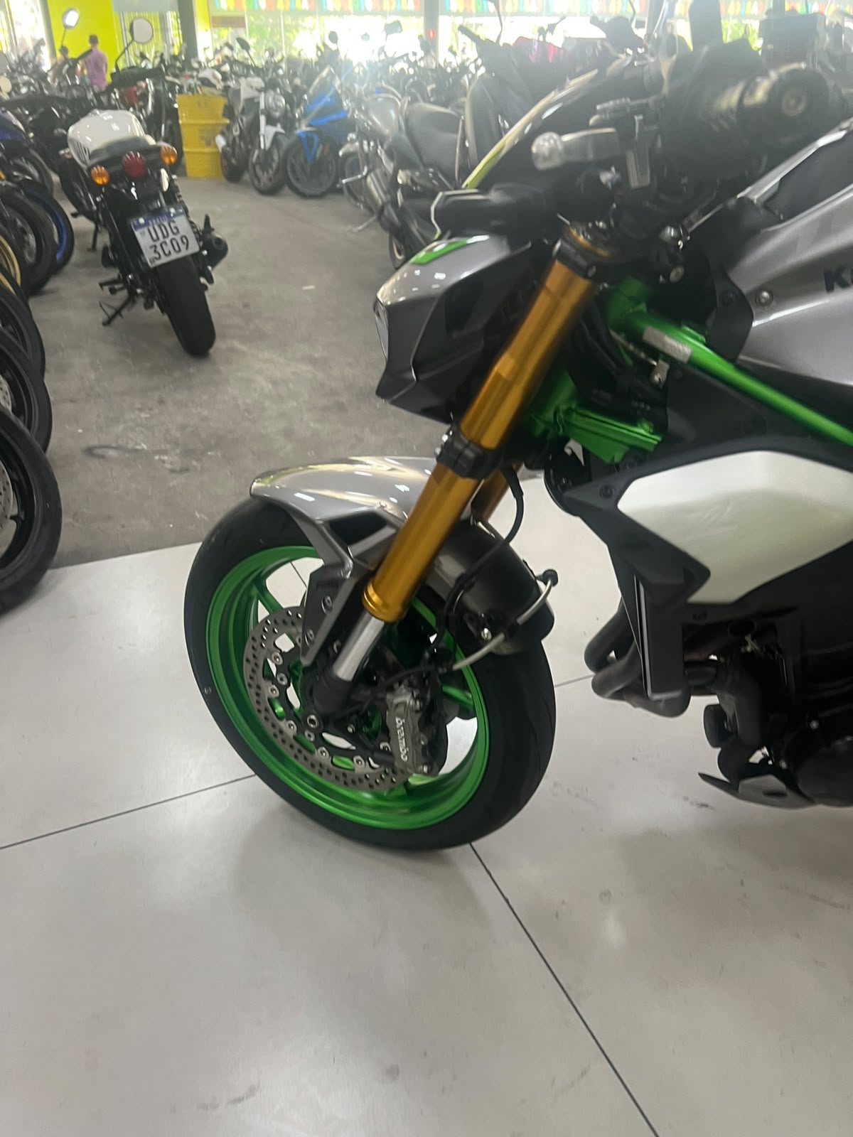 KAWASAKI Z900 R EDITION