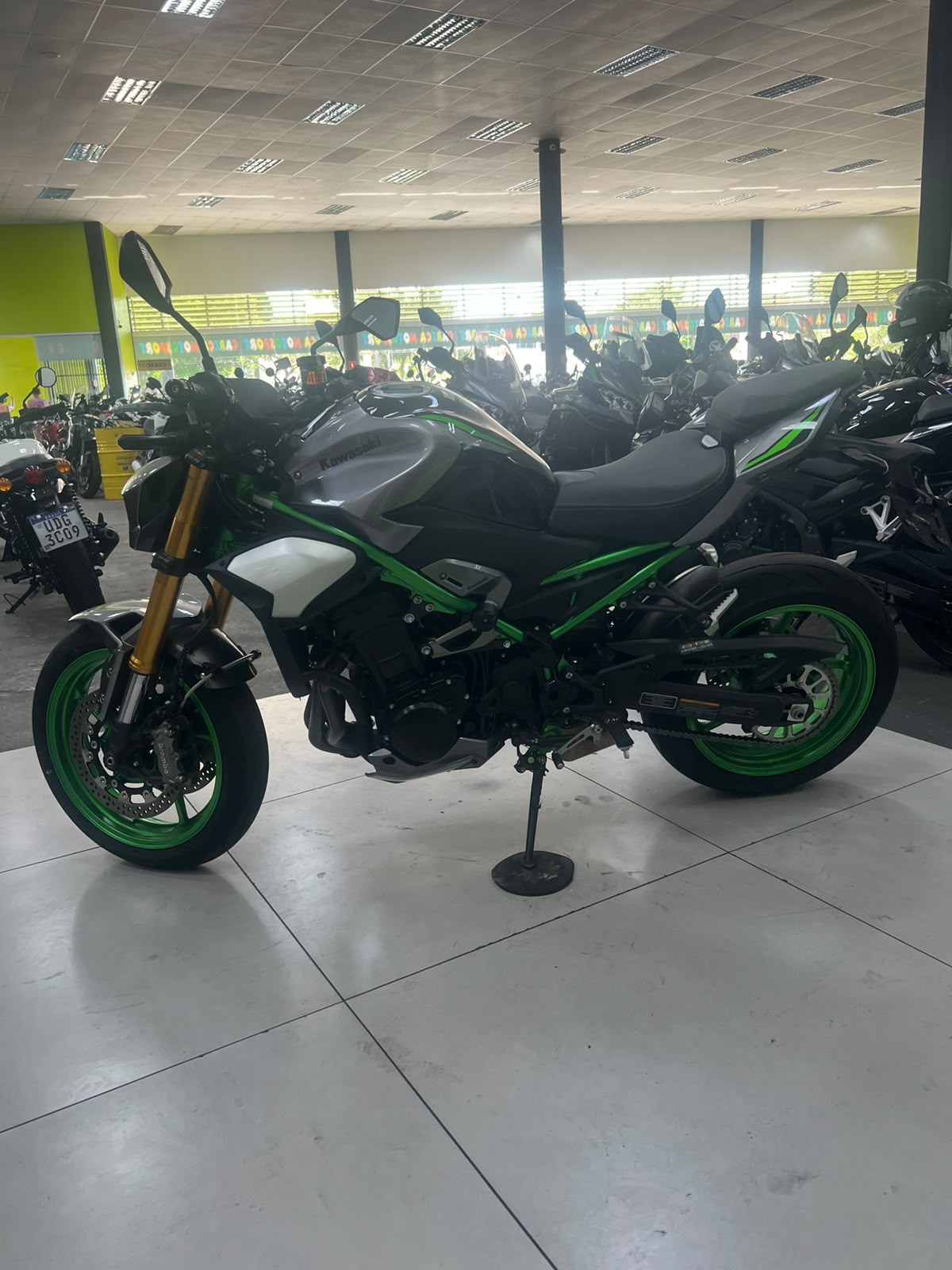KAWASAKI Z900 R EDITION