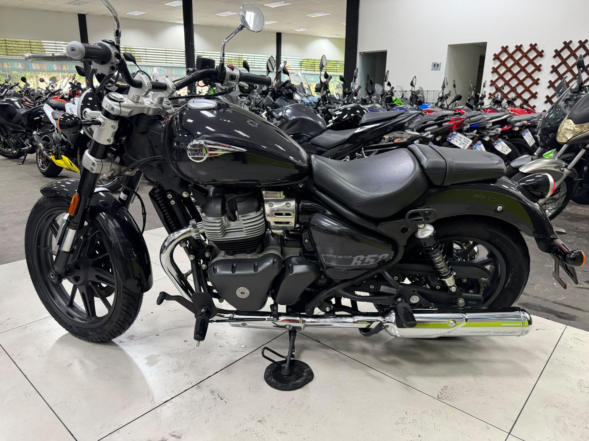 ROYAL ENFIELD SUPER METEOR 650