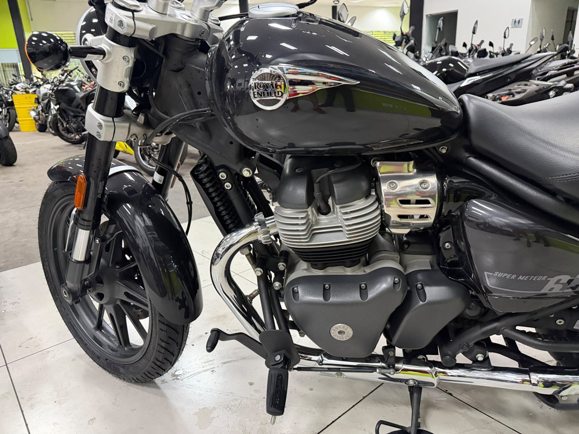 ROYAL ENFIELD SUPER METEOR 650