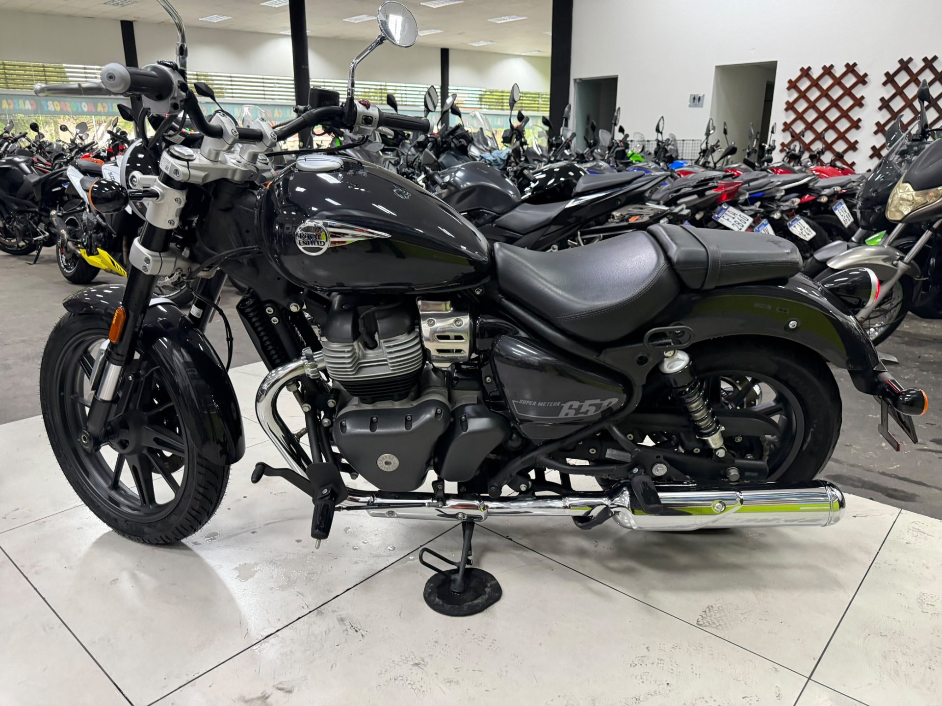 ROYAL ENFIELD SUPER METEOR 650