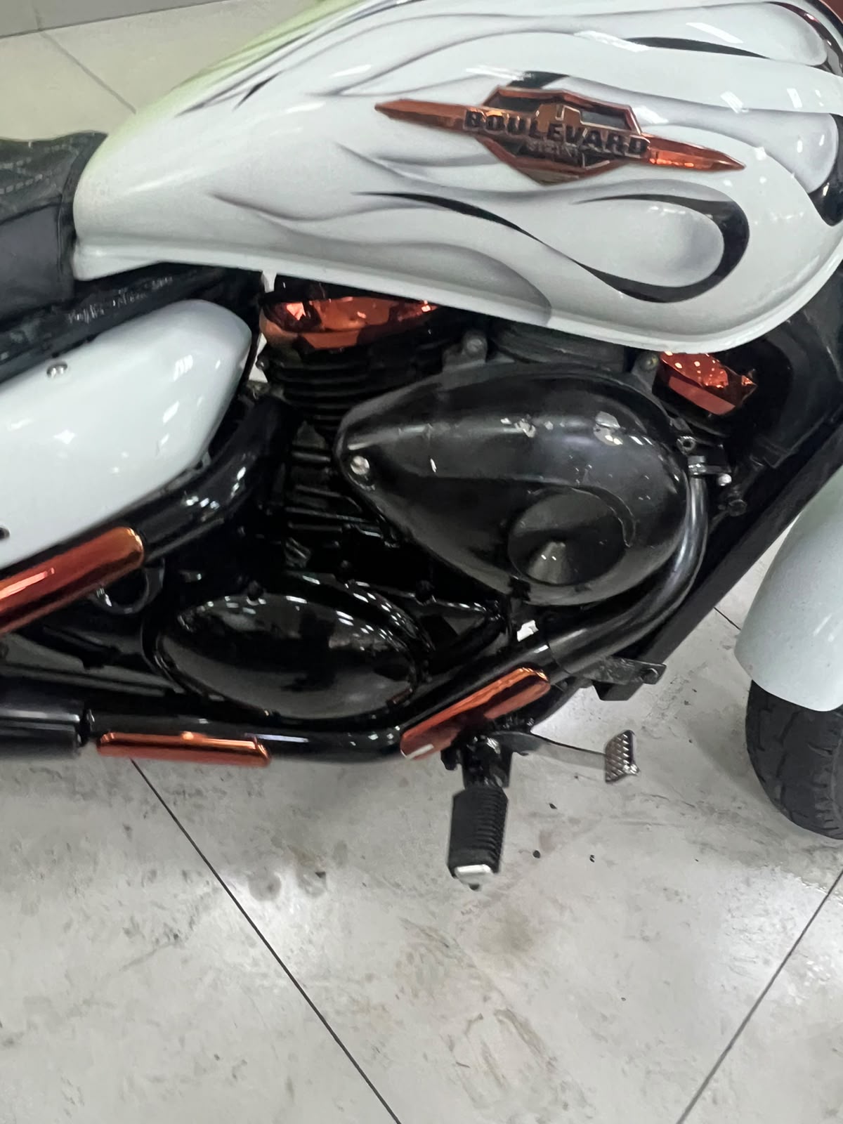 SUZUKI BOULEVARD M800