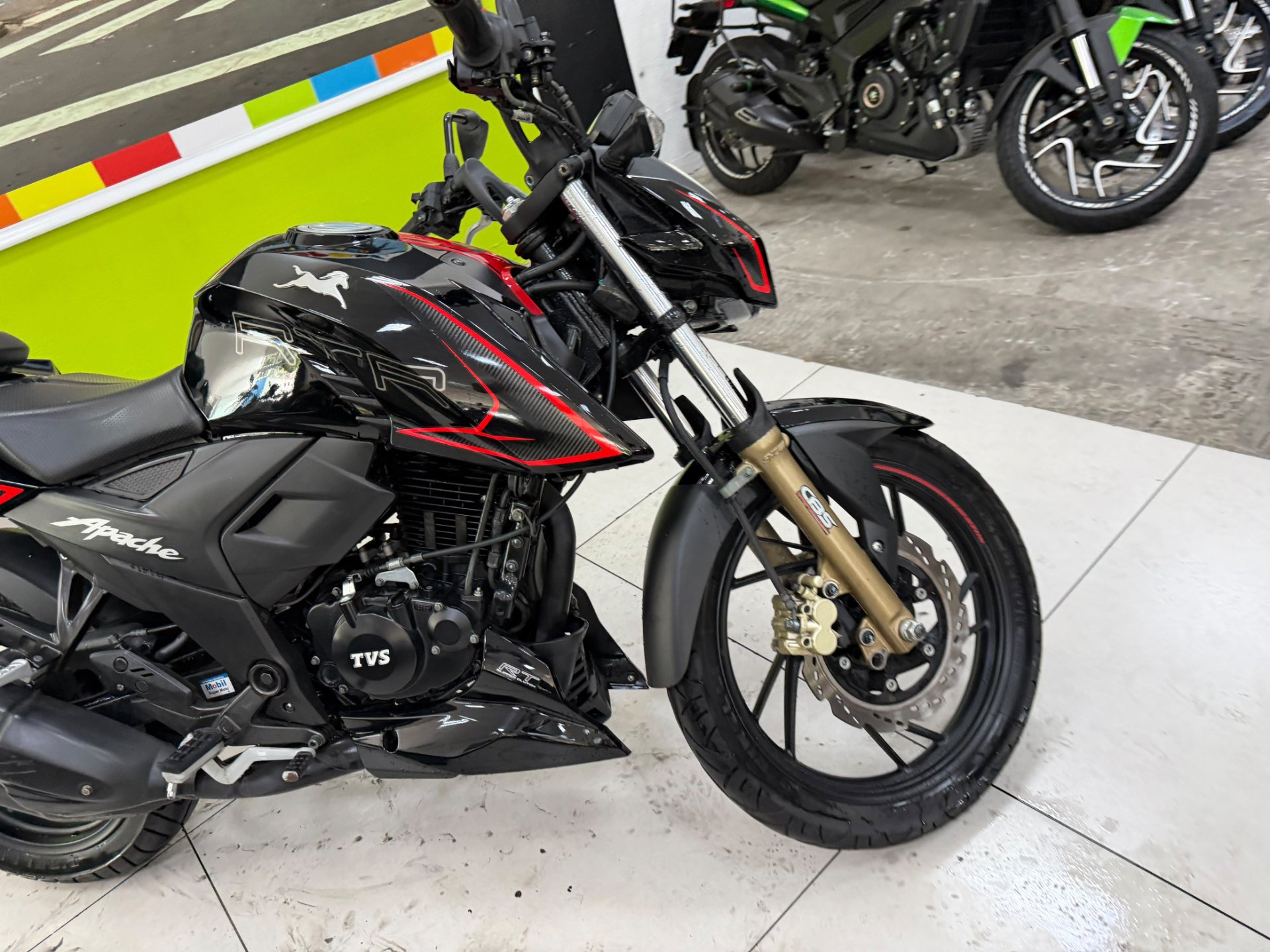 DAFRA APACHE RTR 200