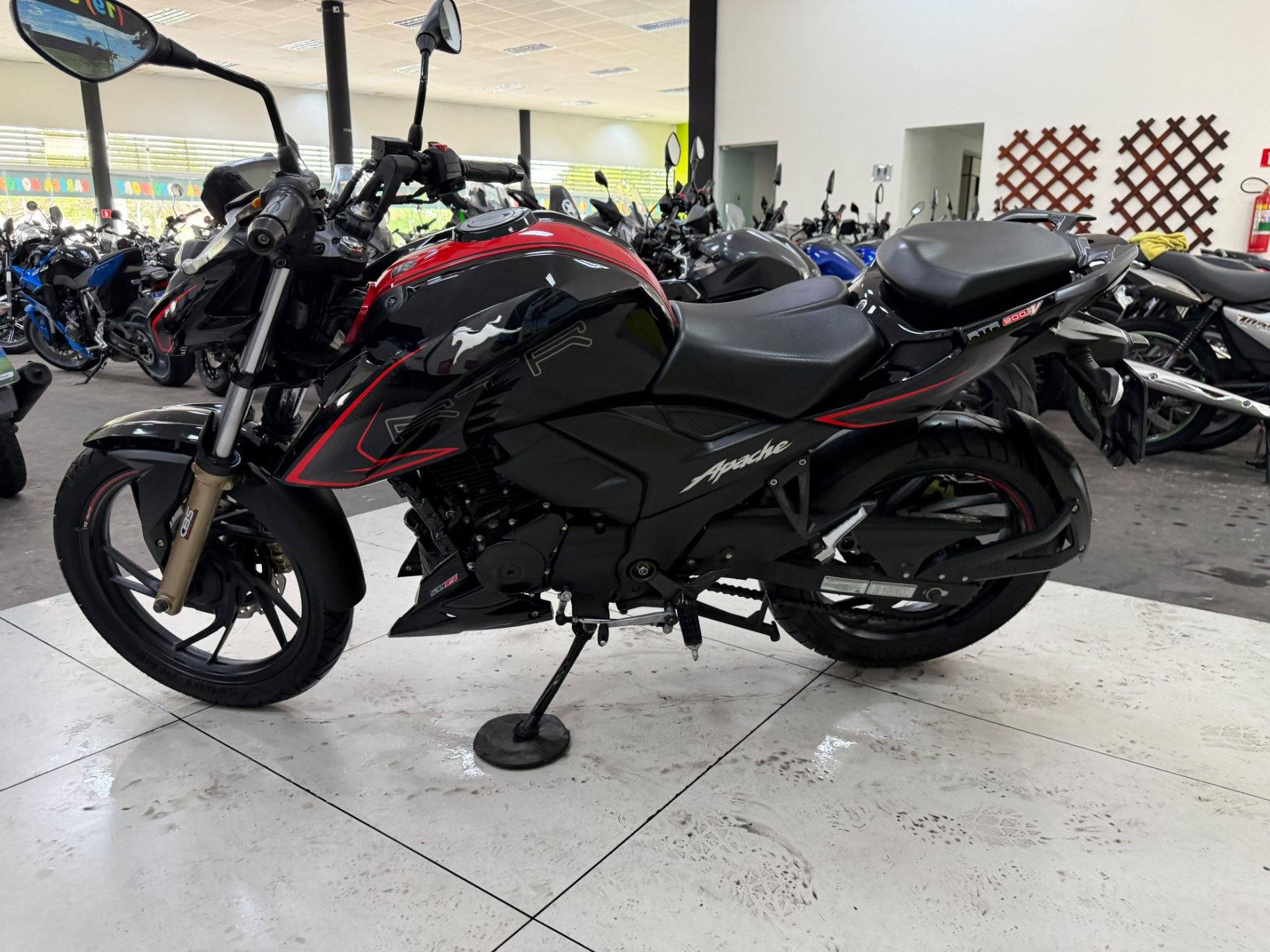 DAFRA APACHE RTR 200