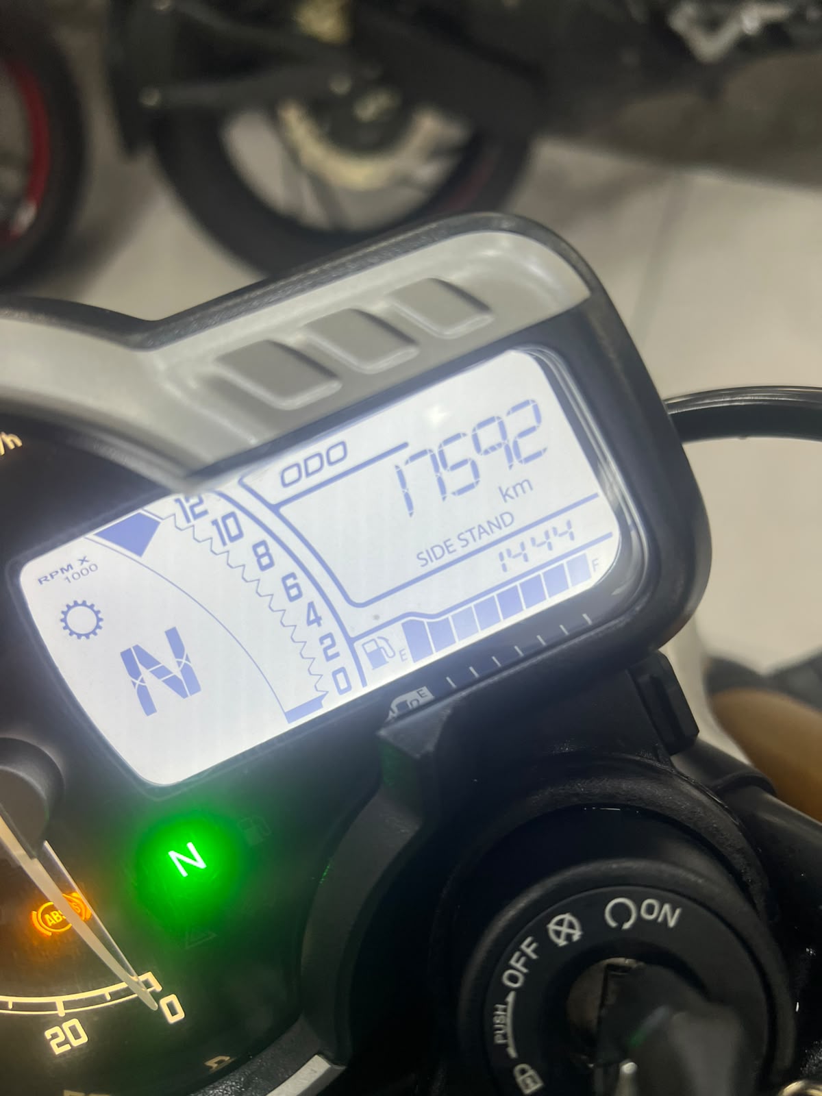 TRIUMPH SPEED 400