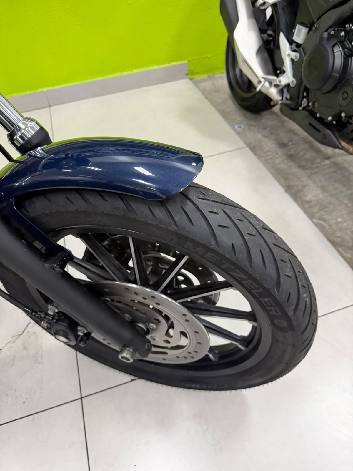 HARLEY-DAVIDSON SPORTSTER XL 883 R