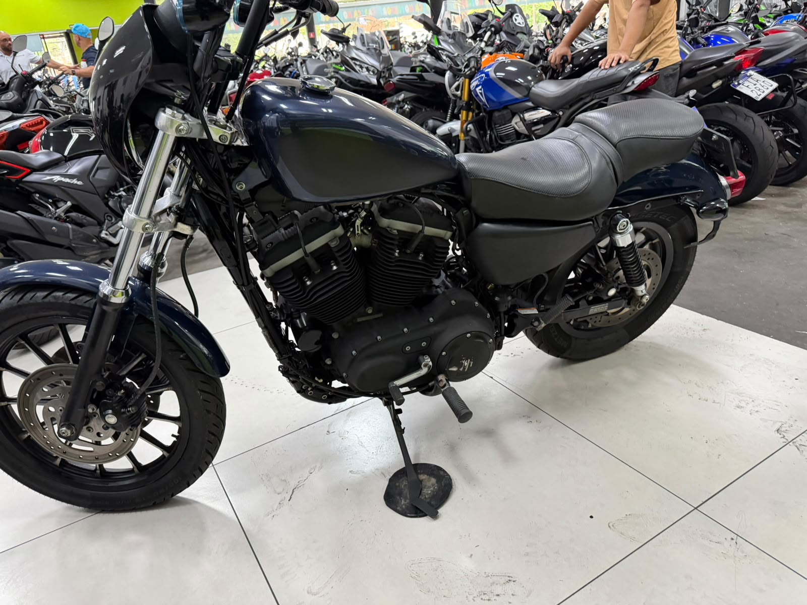 HARLEY-DAVIDSON SPORTSTER XL 883 R