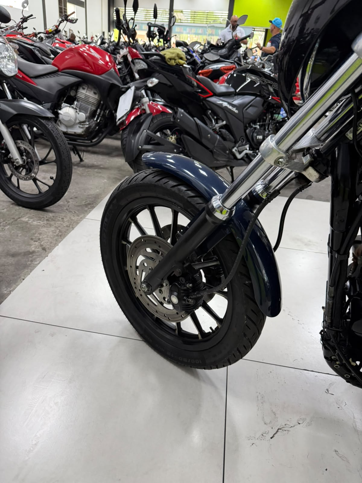 HARLEY-DAVIDSON SPORTSTER XL 883 R