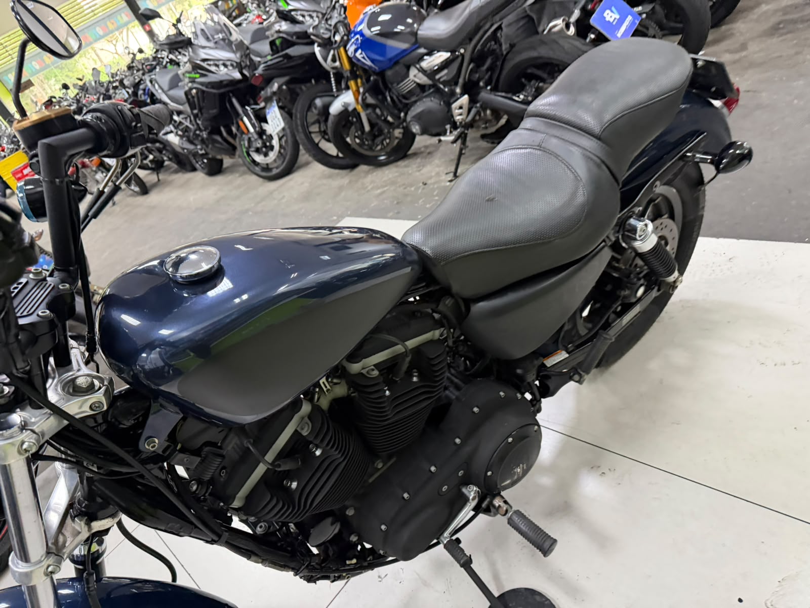 HARLEY-DAVIDSON SPORTSTER XL 883 R