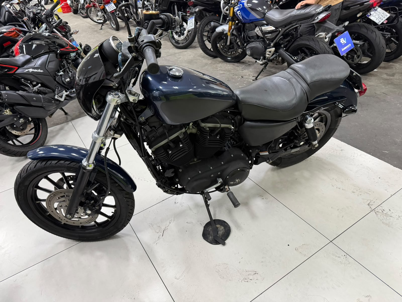 HARLEY-DAVIDSON SPORTSTER XL 883 R