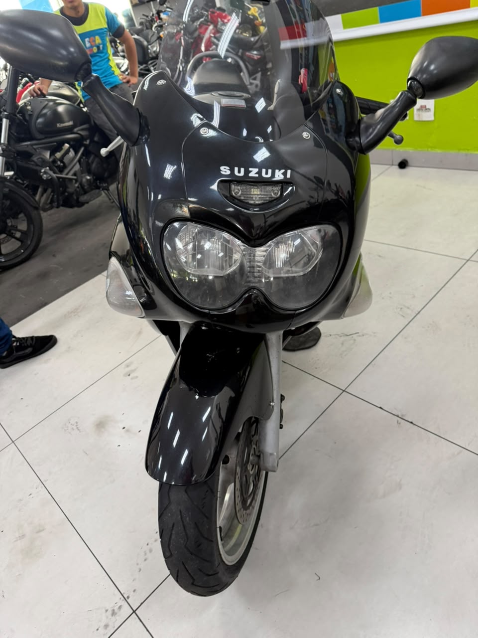 SUZUKI GSX 750 F