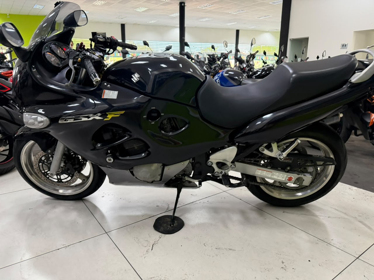 SUZUKI GSX 750 F