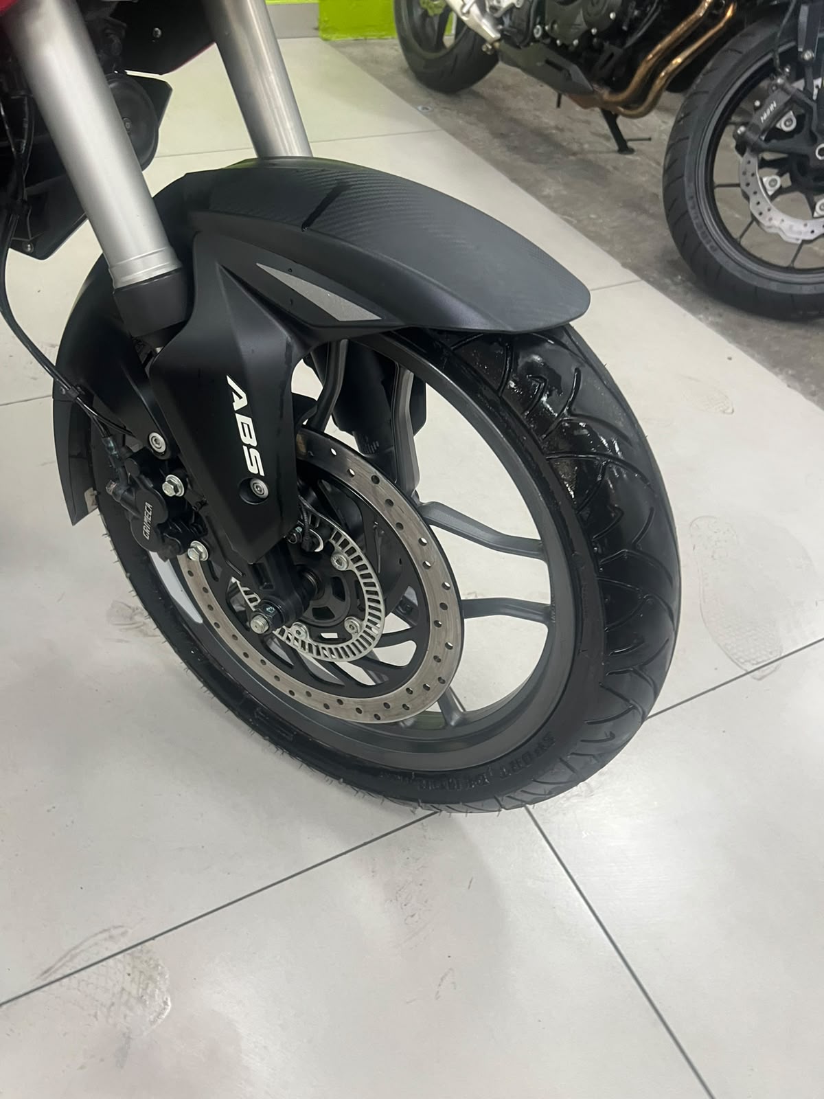 BAJAJ DOMINAR 200