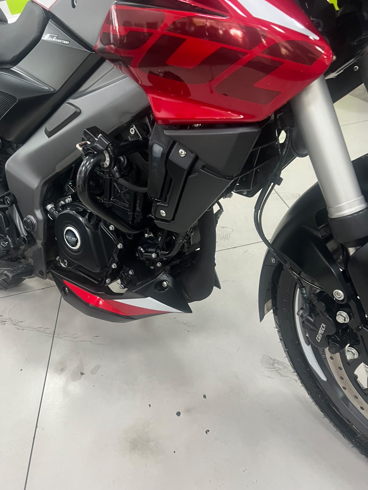 BAJAJ DOMINAR 200
