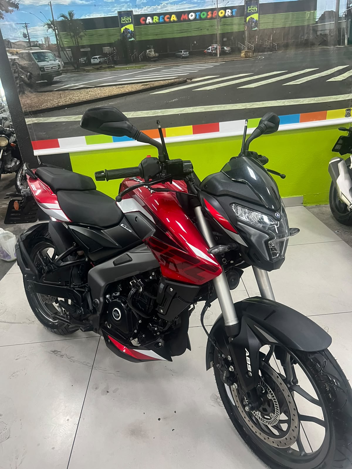 BAJAJ DOMINAR 200