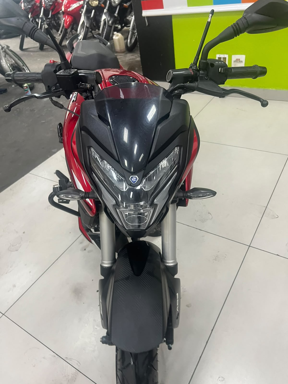 BAJAJ DOMINAR 200