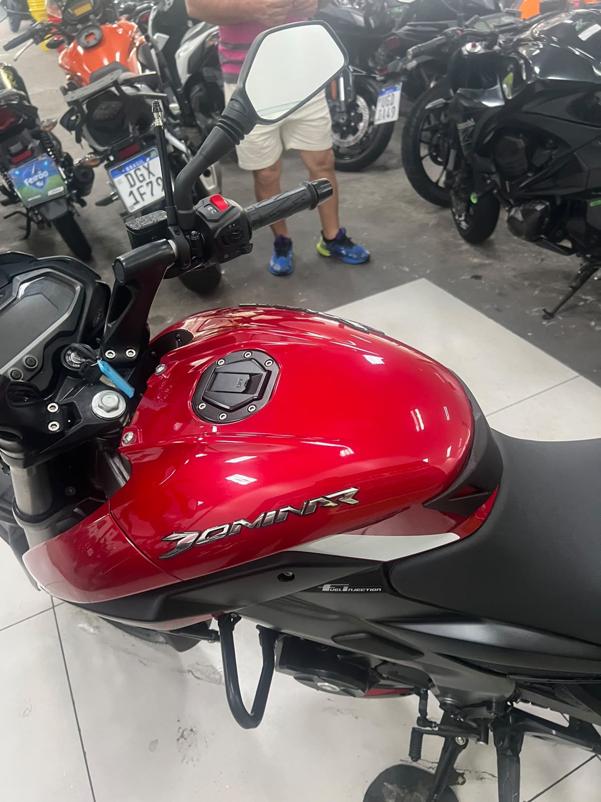 BAJAJ DOMINAR 200