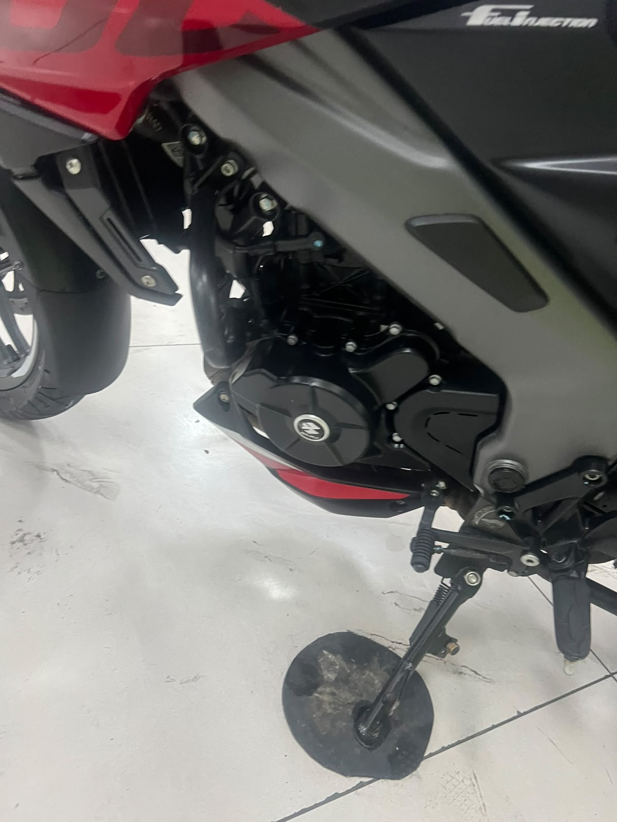 BAJAJ DOMINAR 200