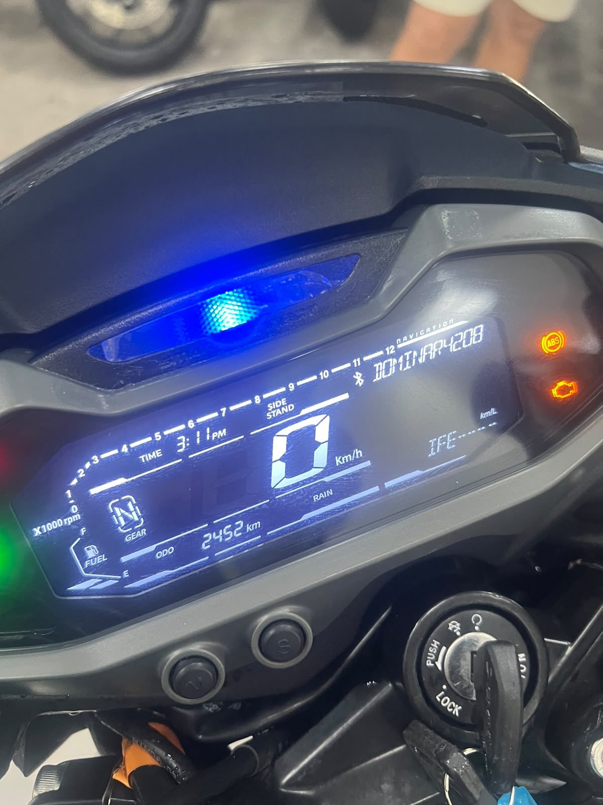 BAJAJ DOMINAR 200