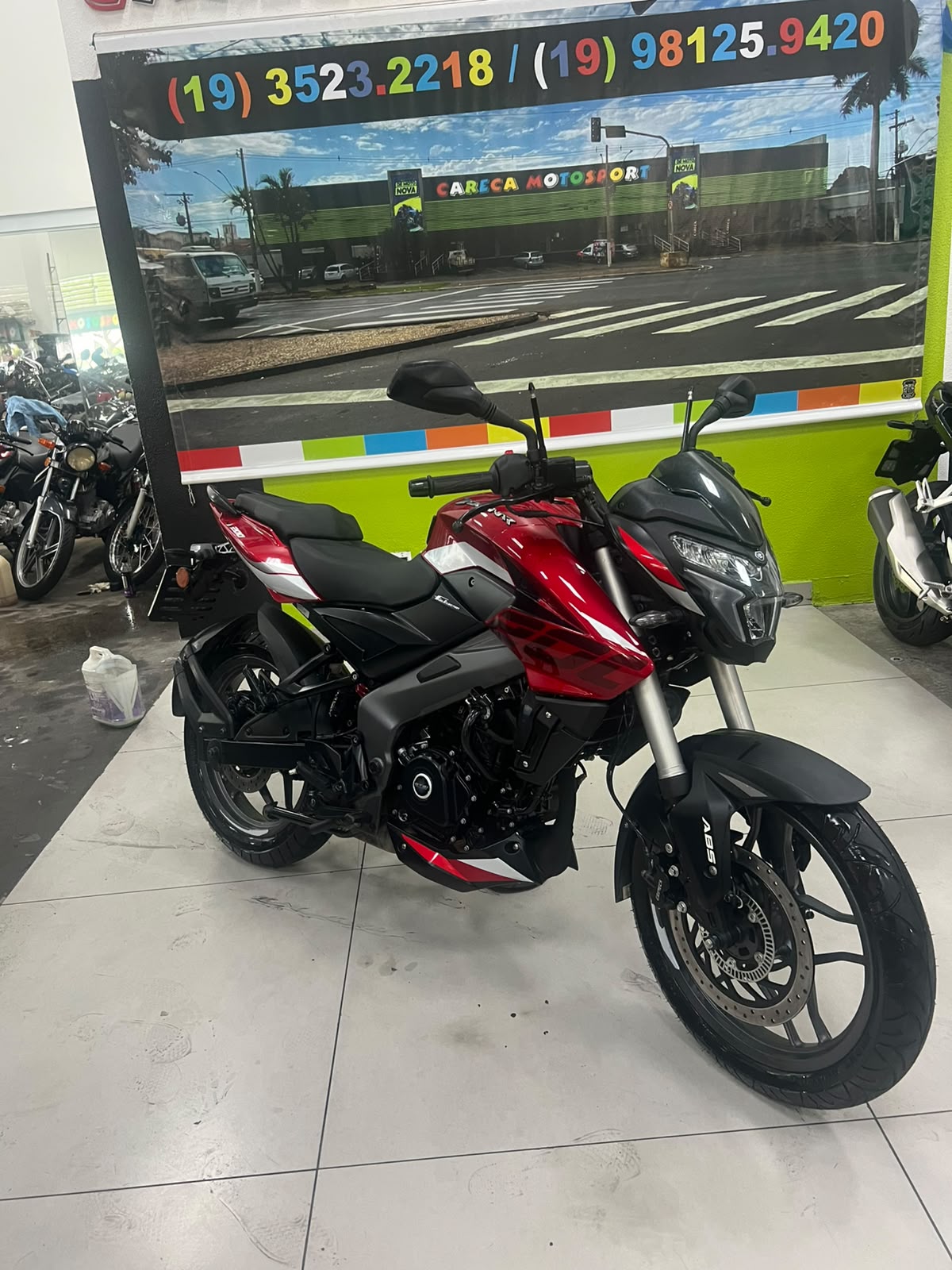 BAJAJ DOMINAR 200