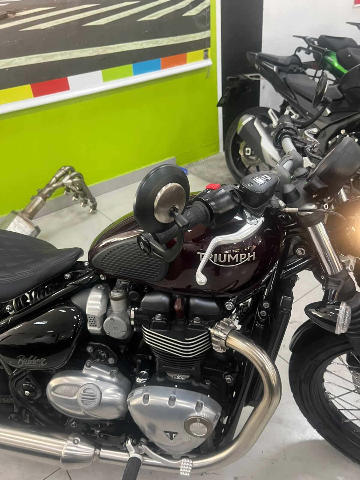 TRIUMPH BONNEVILLE BOBBER 1200