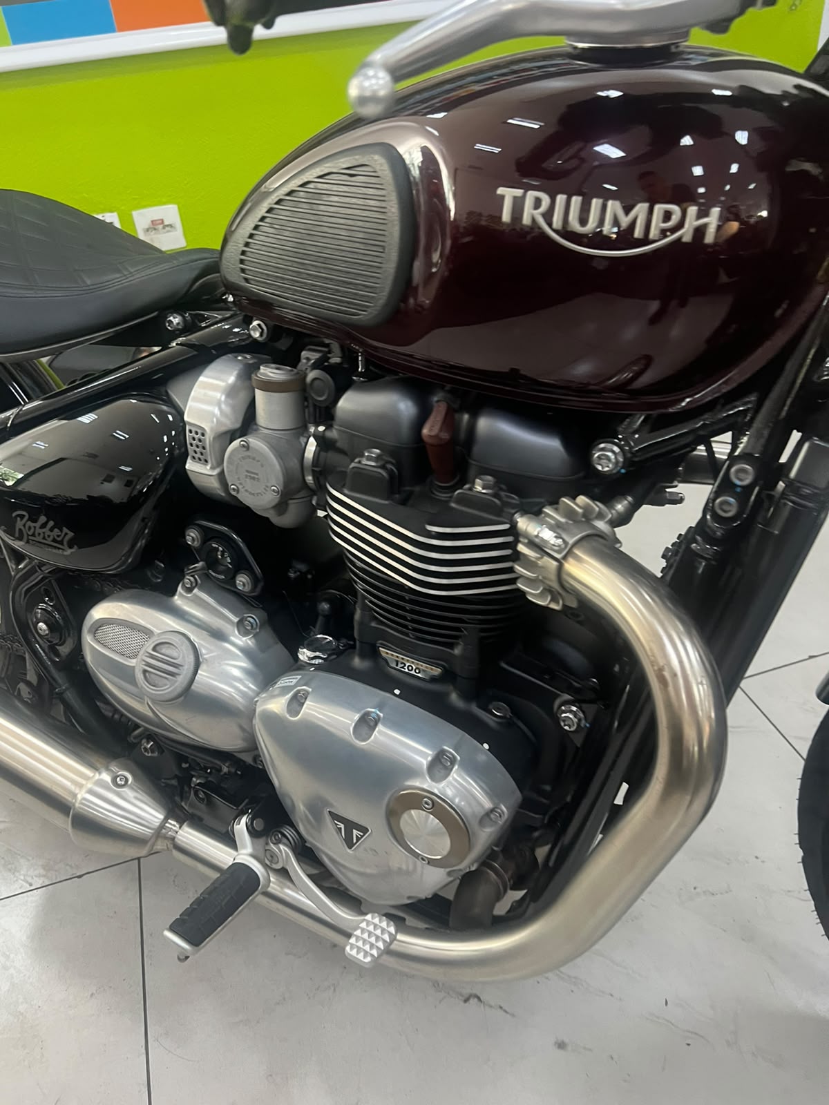 TRIUMPH BONNEVILLE BOBBER 1200