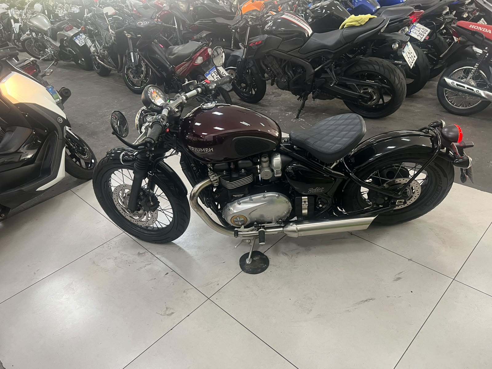 TRIUMPH BONNEVILLE BOBBER 1200