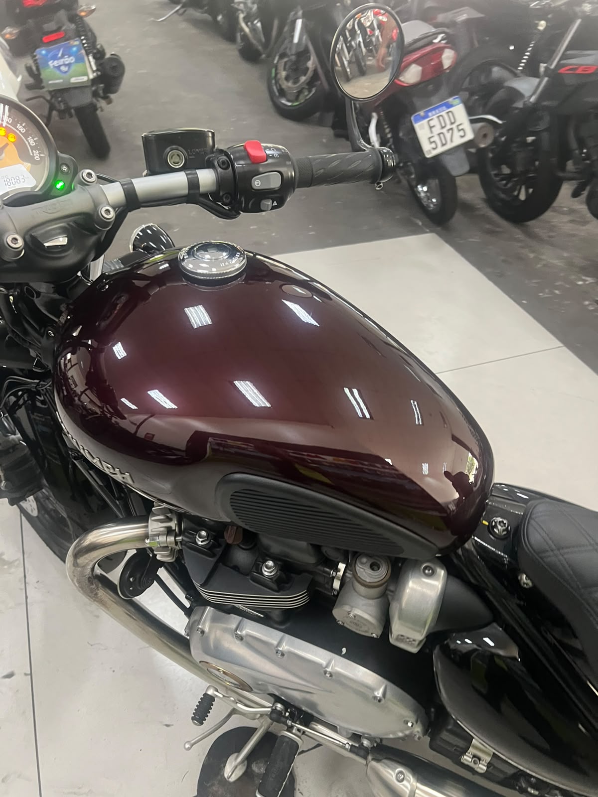 TRIUMPH BONNEVILLE BOBBER 1200