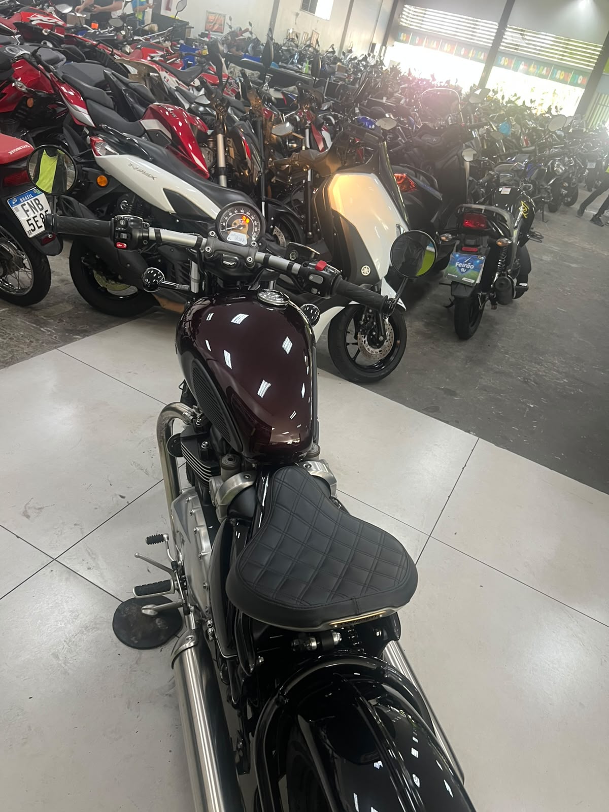 TRIUMPH BONNEVILLE BOBBER 1200