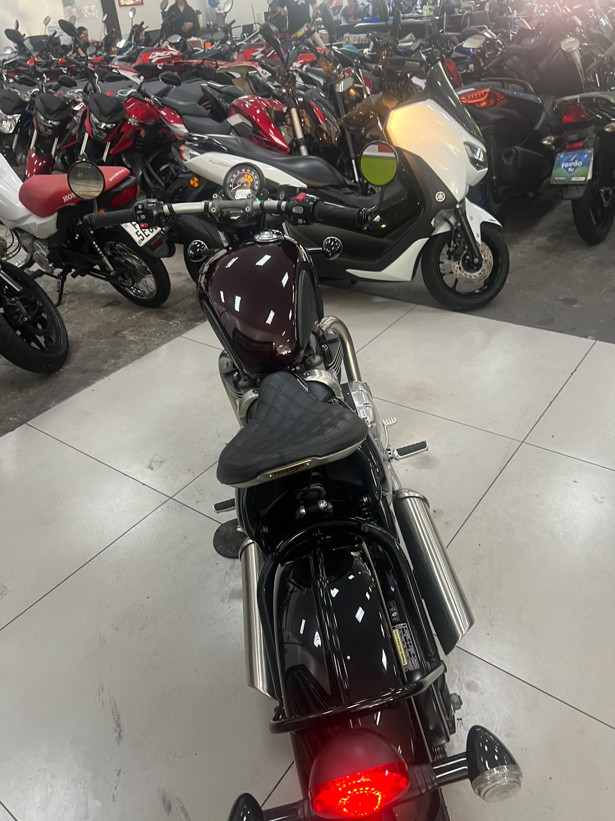 TRIUMPH BONNEVILLE BOBBER 1200