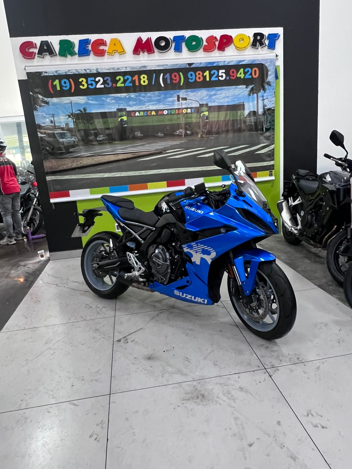 SUZUKI GSX-8R
