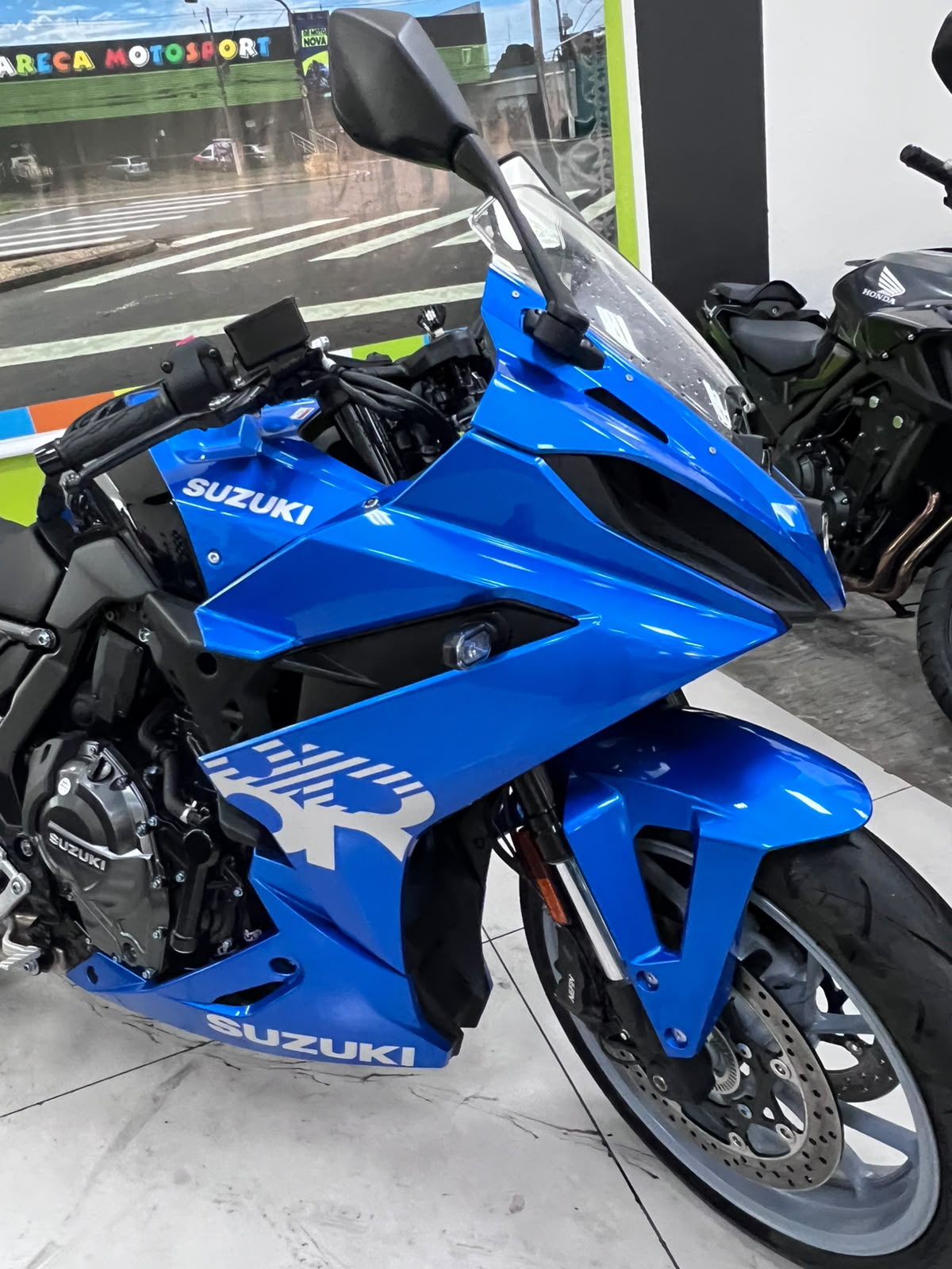 SUZUKI GSX-8R