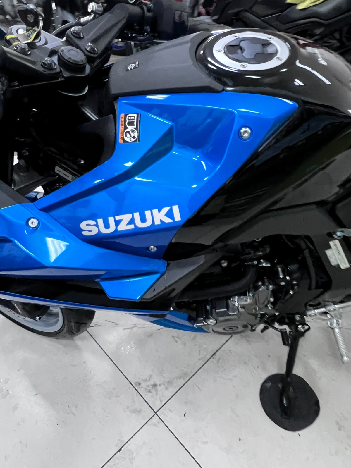 SUZUKI GSX-8R