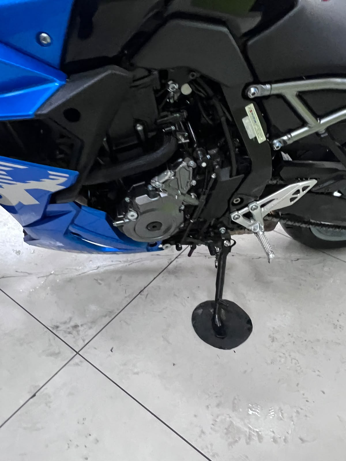 SUZUKI GSX-8R