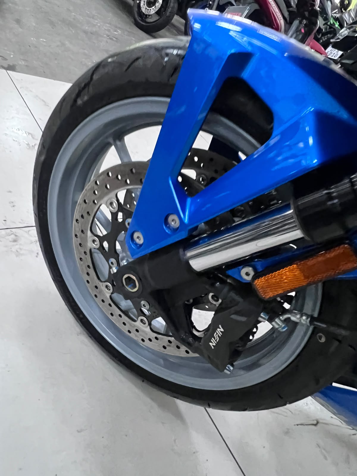 SUZUKI GSX-8R
