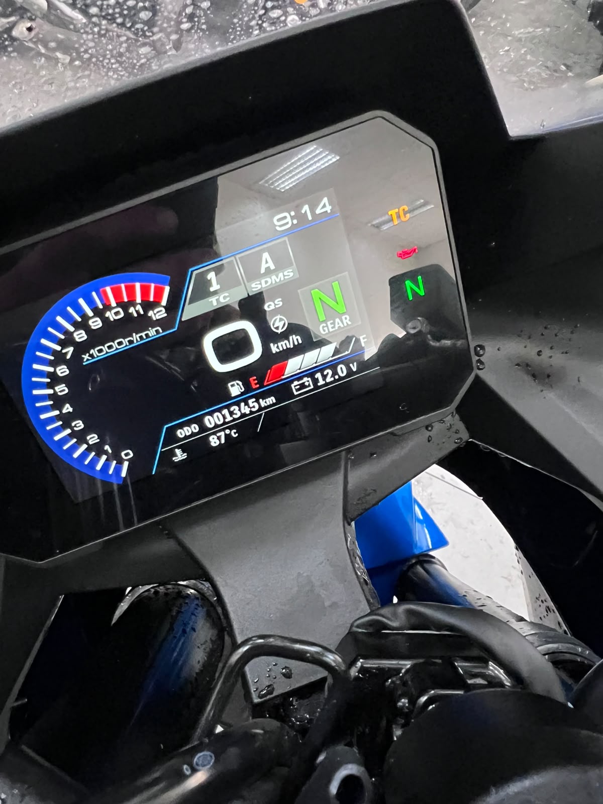SUZUKI GSX-8R