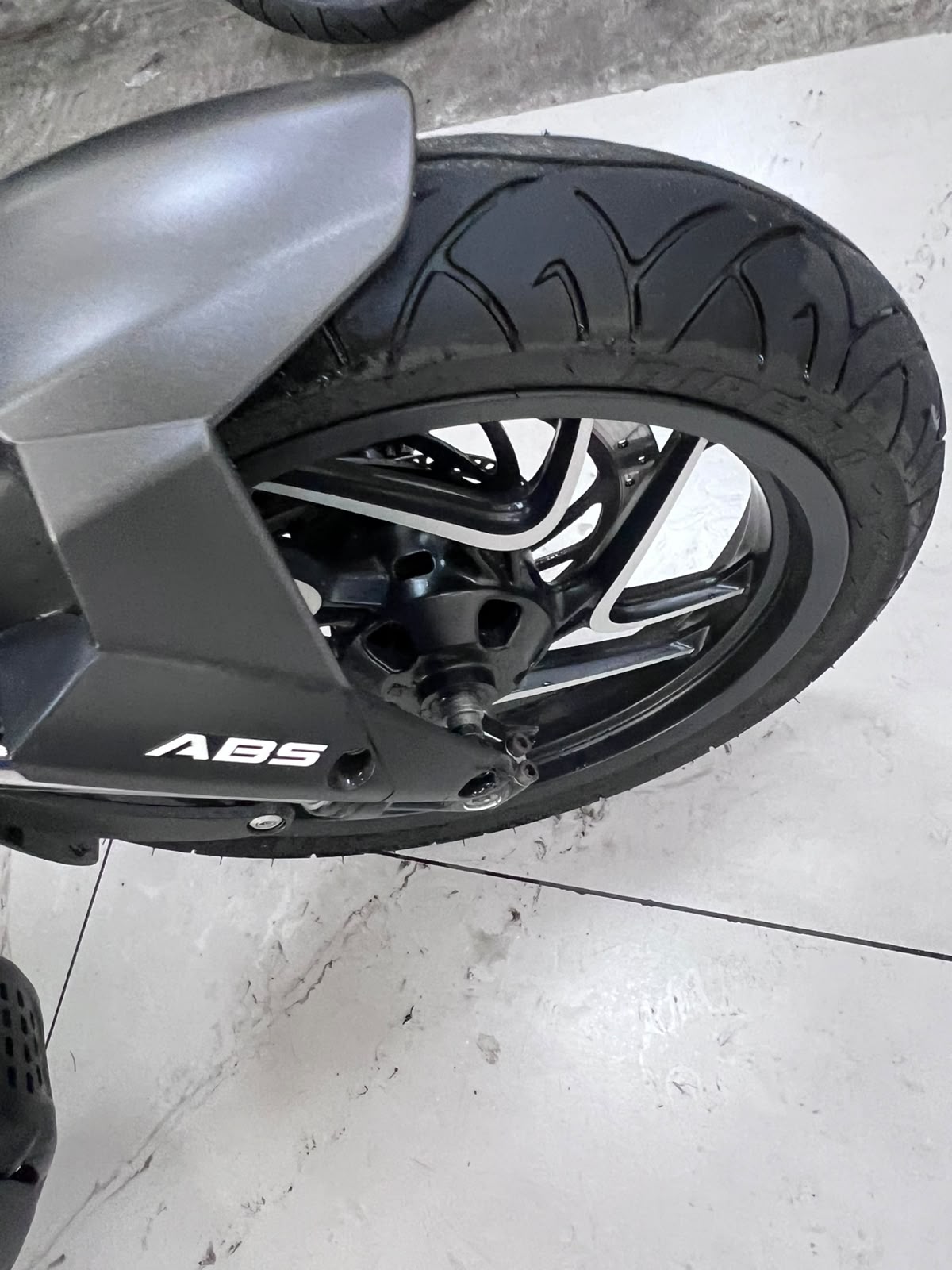 BAJAJ DOMINAR 400