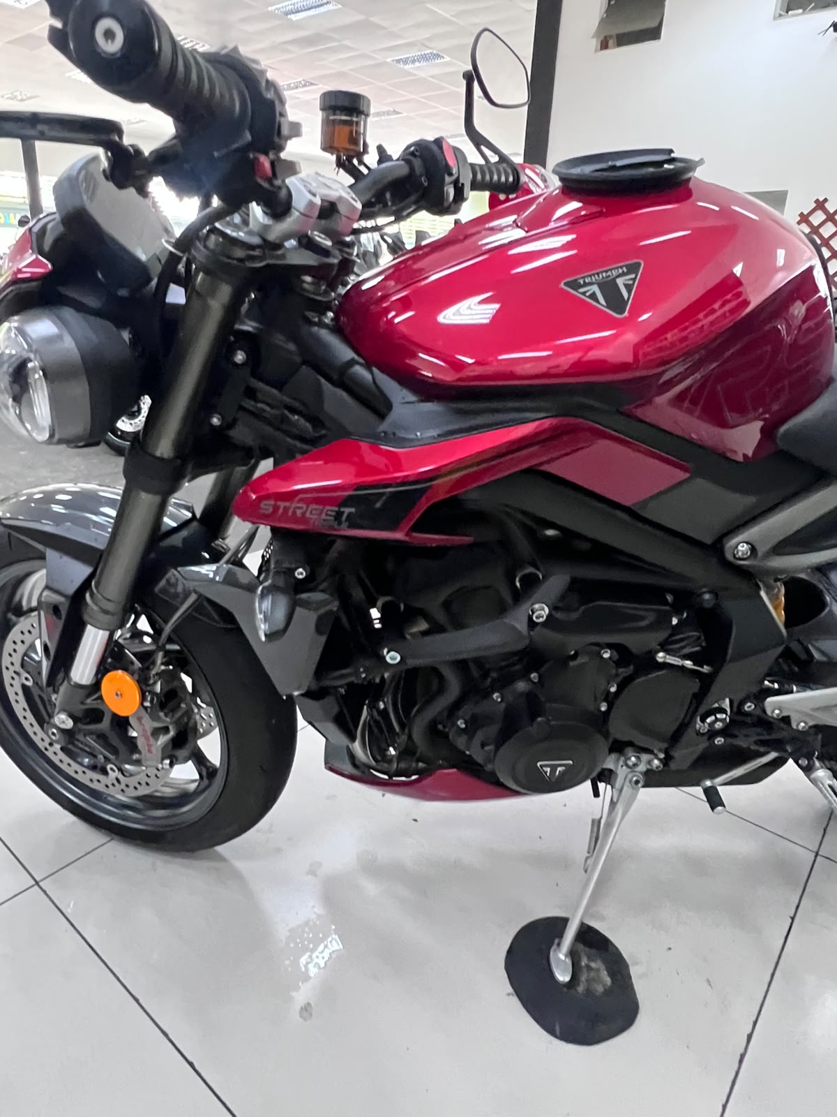 TRIUMPH STREET TRIPLE 765 RS