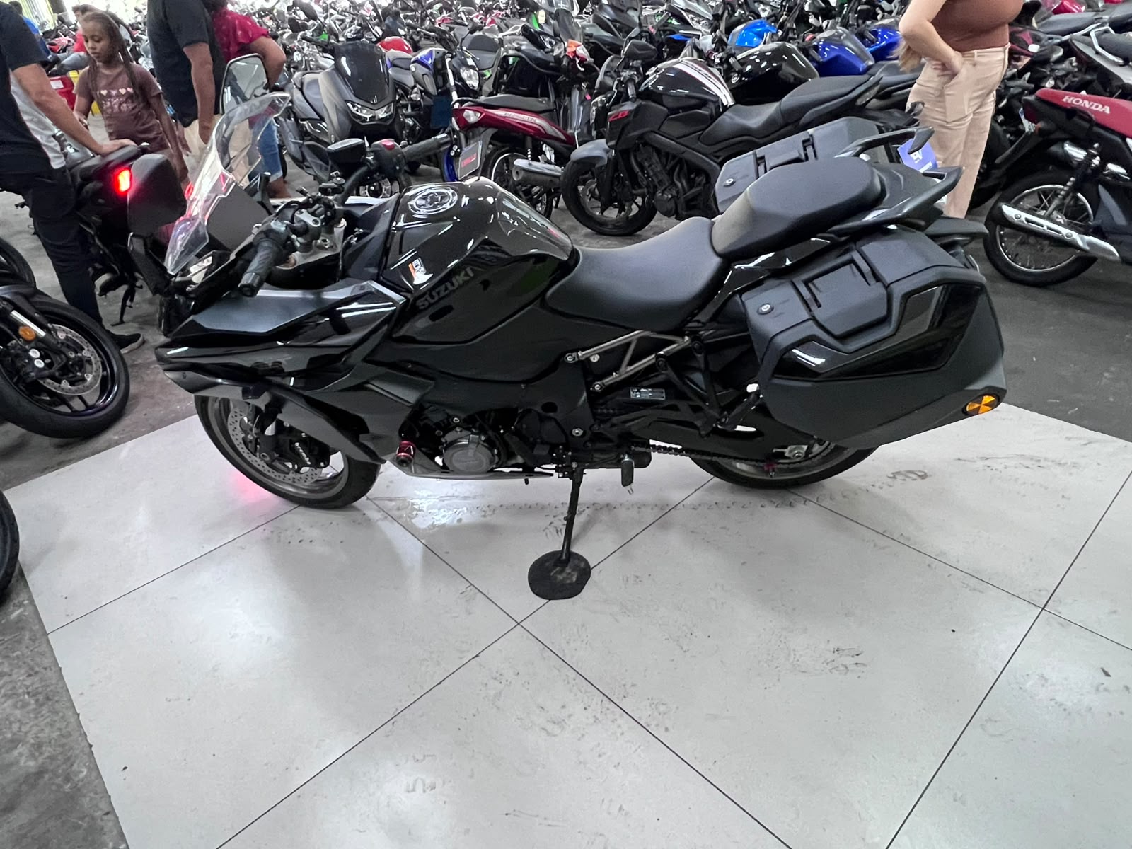 SUZUKI GSX-S1000 GT