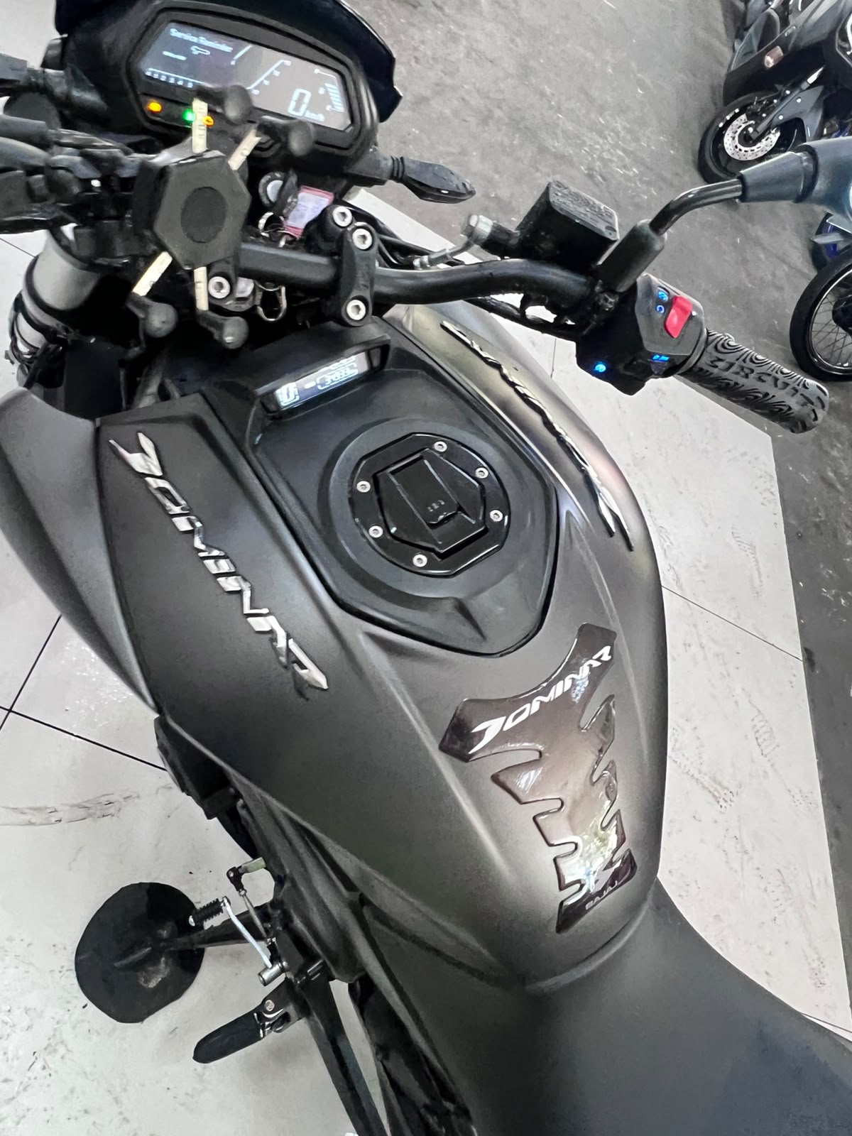 BAJAJ DOMINAR 400