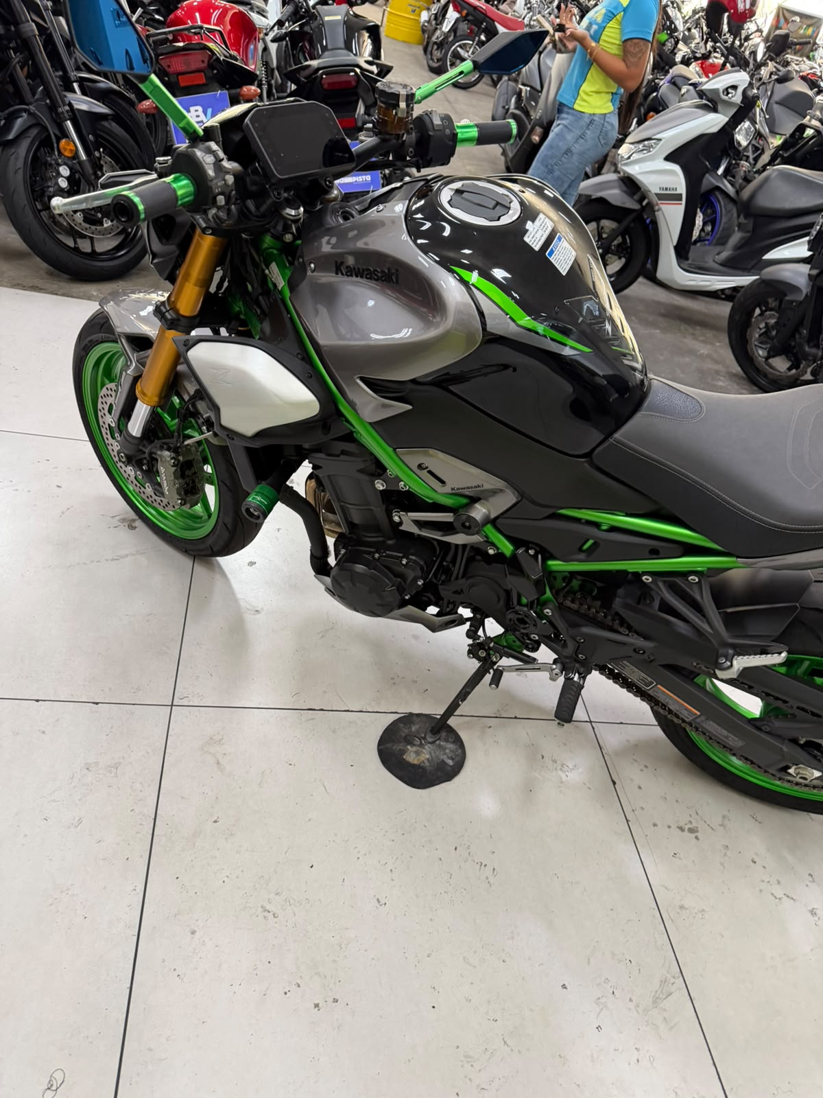 KAWASAKI Z900 R EDITION
