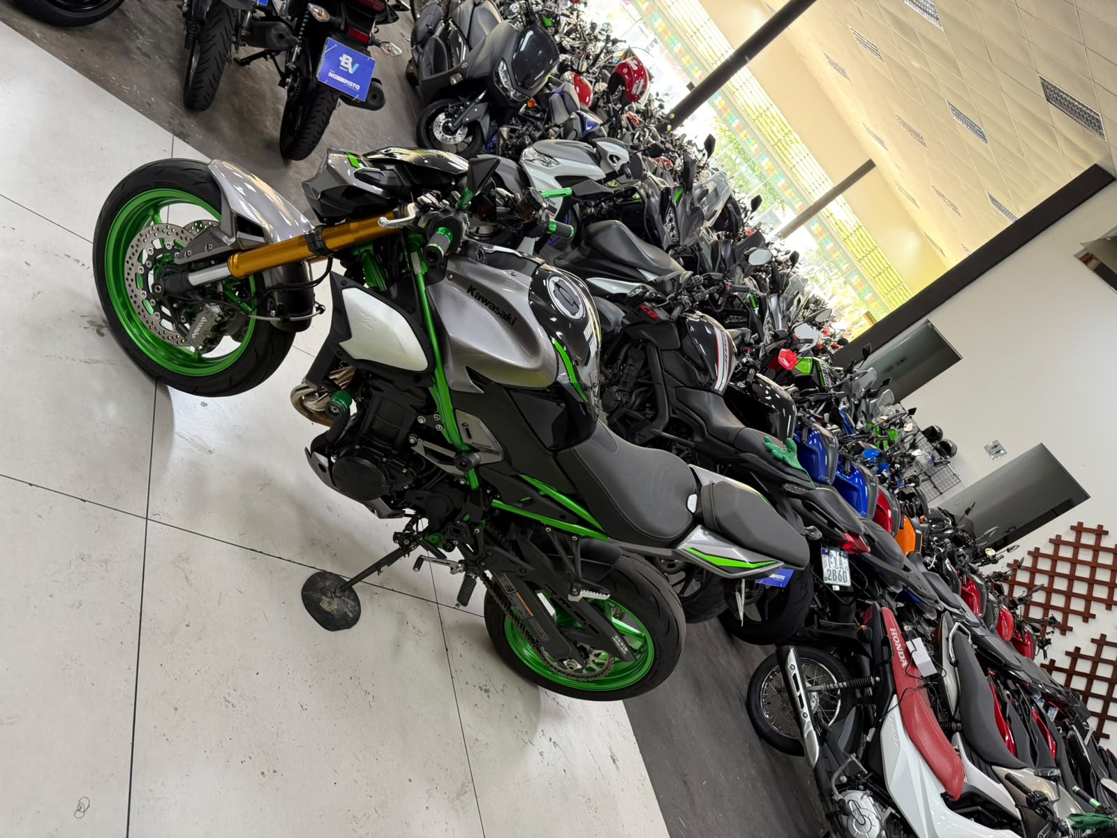 KAWASAKI Z900 R EDITION