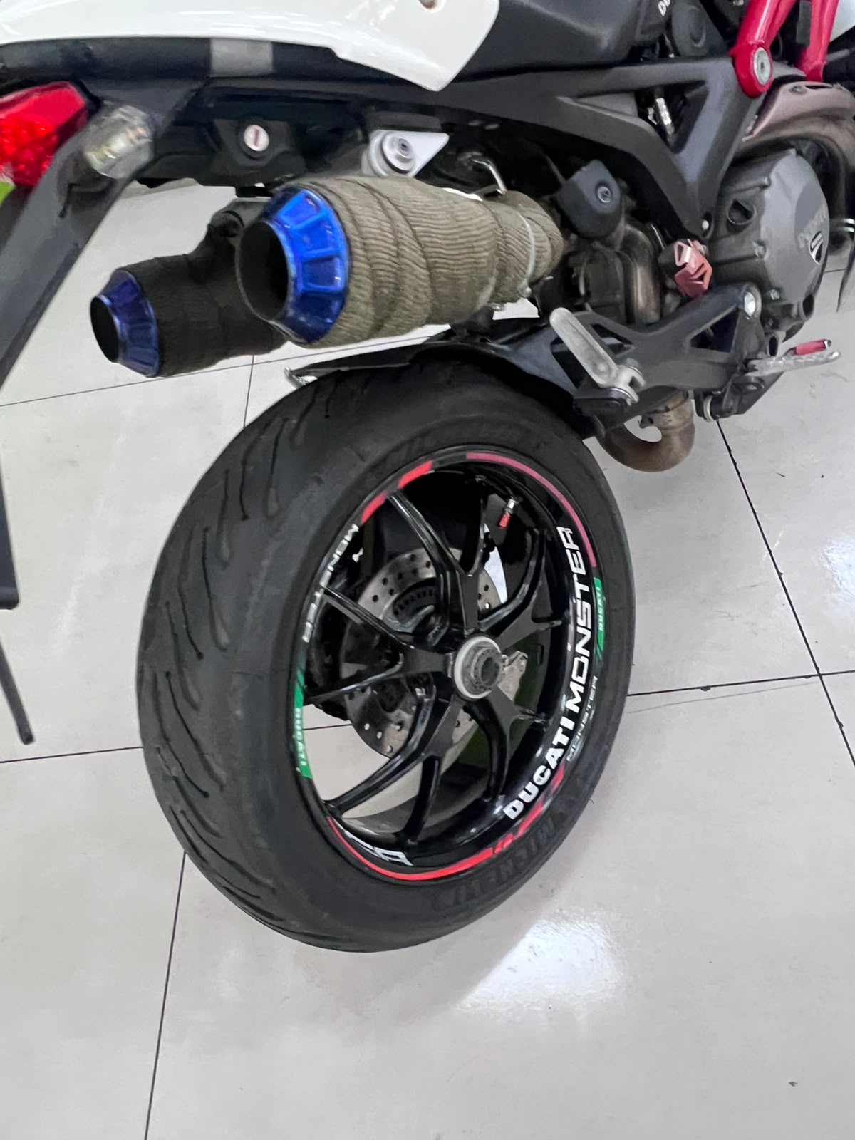 DUCATI MONSTER 796