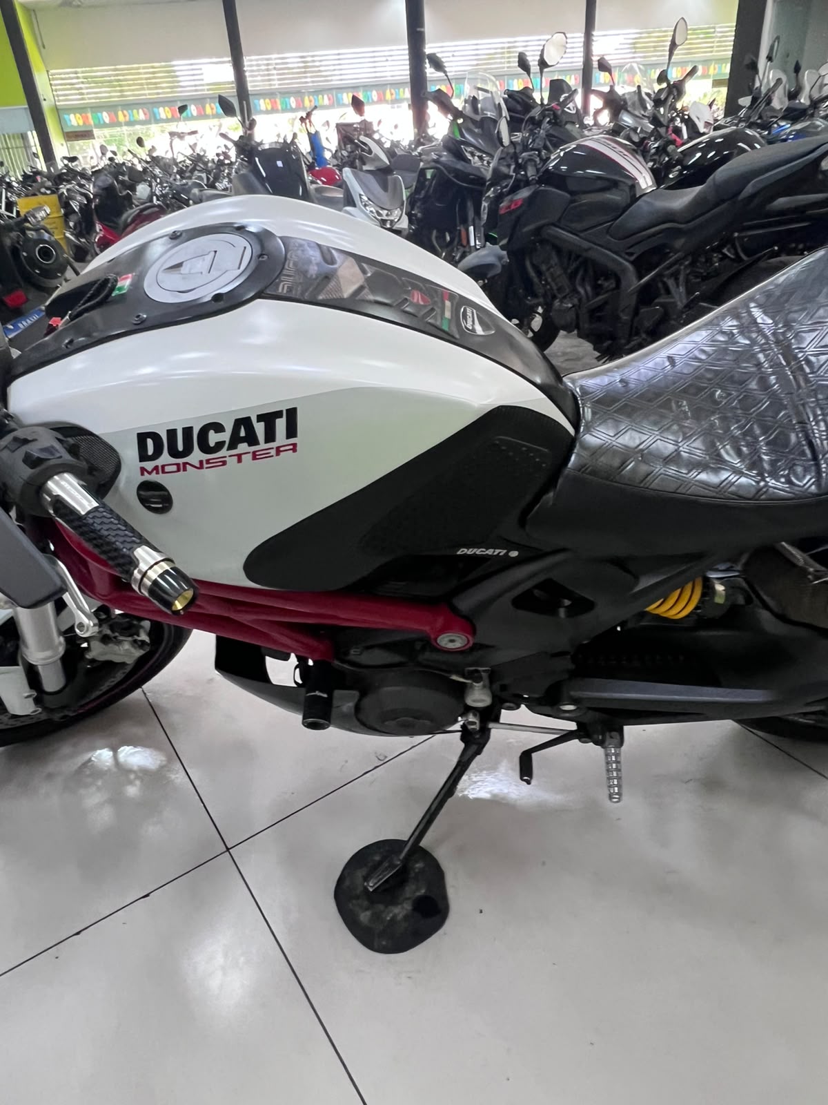 DUCATI MONSTER 796