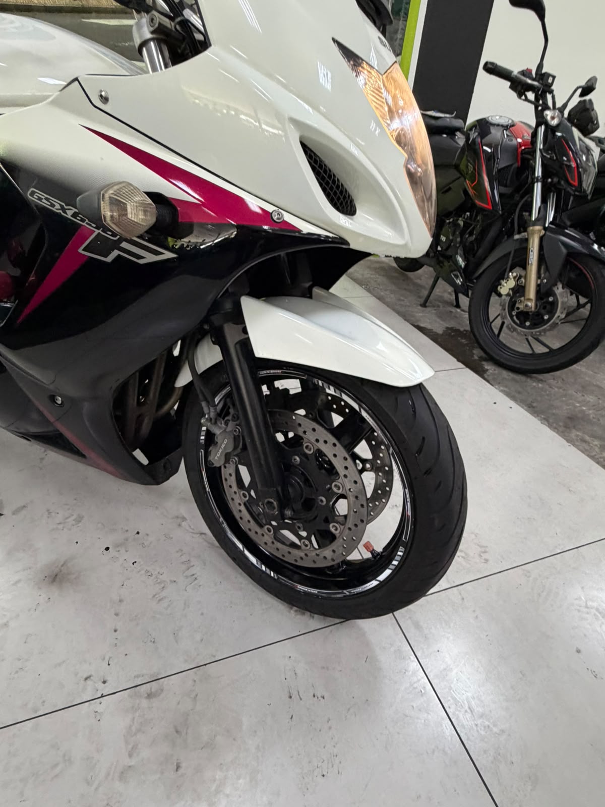 SUZUKI GSX 650 F