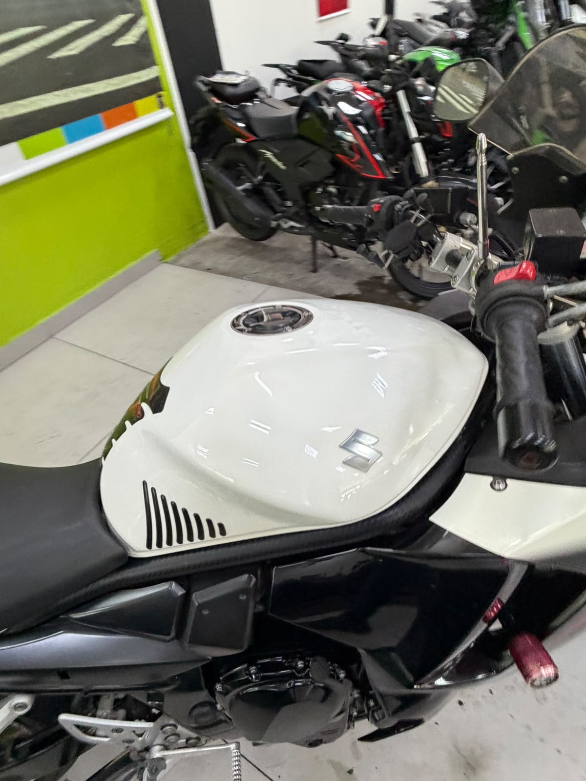 SUZUKI GSX 650 F