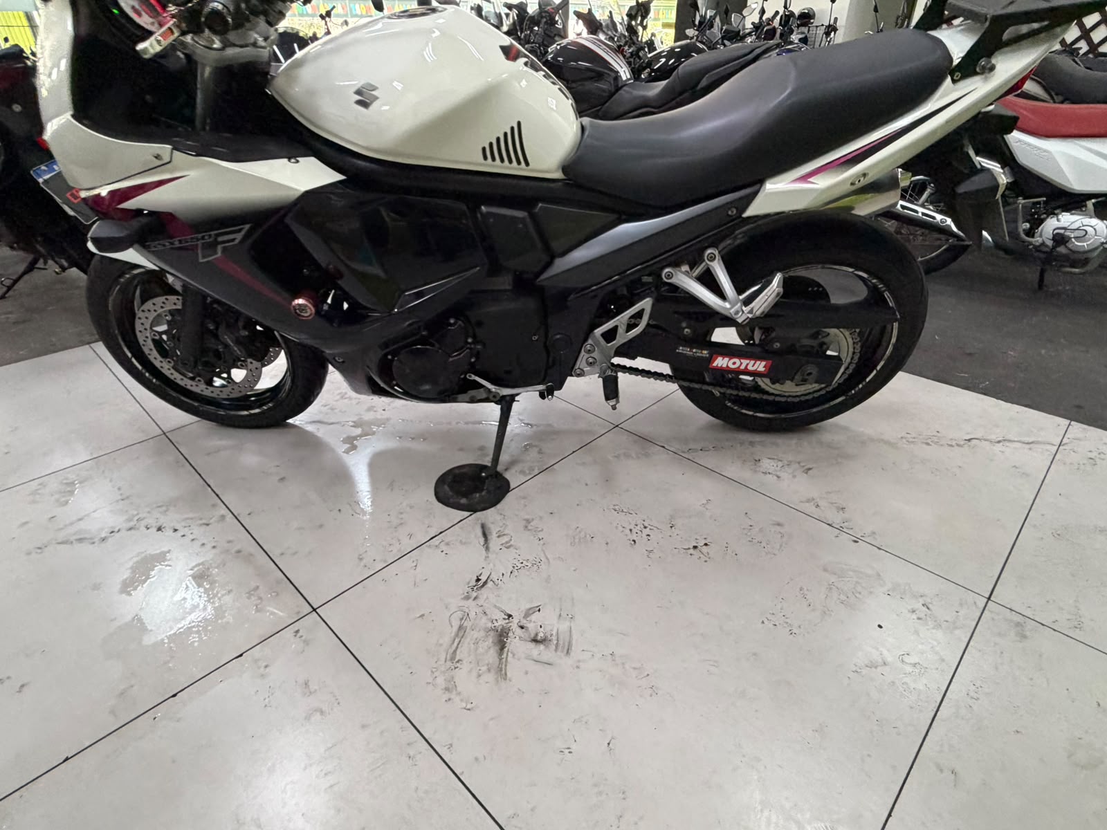 SUZUKI GSX 650 F