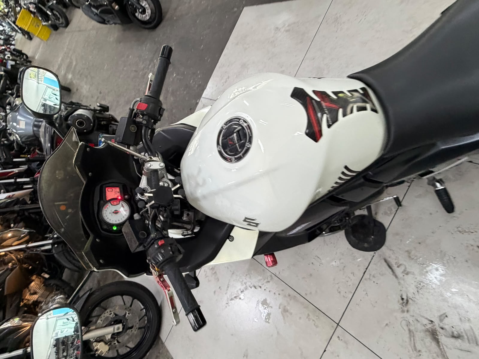 SUZUKI GSX 650 F